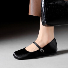 批发法式甜美风时尚方头浅口一字式扣带女鞋高级绸缎内增高单鞋女