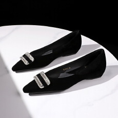 批发<b class='q'>韩版</b>时尚水钻扣装饰尖头浅口V口一脚蹬坡跟不累脚女单鞋