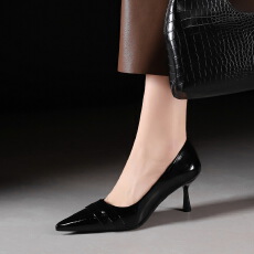 批发欧美宴会高跟鞋女漆皮尖头不累脚百搭浅口时尚细跟气质单鞋