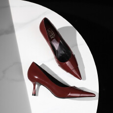 批发欧美风日常百搭高跟鞋女尖头浅口漆皮细跟通勤宴会气质单鞋