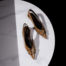 批发韩版<b class='q'>复古</b>尖头浅口女鞋金属V扣后空后绊带坡跟低跟单鞋女