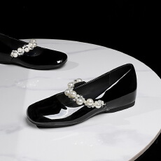 韩版复古风珍珠方头浅口一字扣带内增高高级感漆皮单鞋女