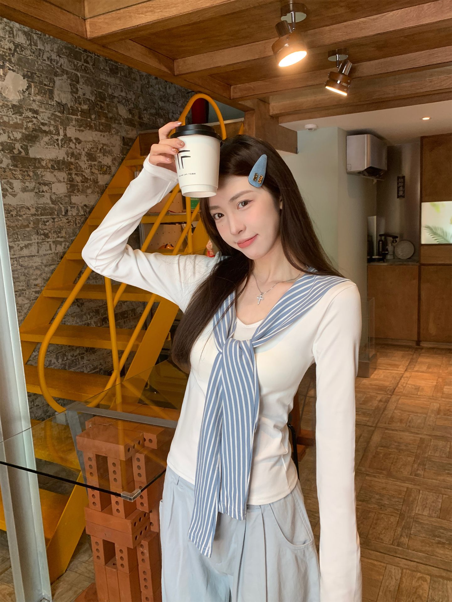 40 92 면 8 암모니아 Lun 2025 해군 칼라 배색 화이트 긴팔 티셔츠 여성 가을 몸매 가꾸기 만나는 맨위