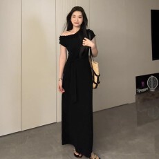 批发已出货 法式高级感黑色斜肩短袖连衣裙子女夏季修身收腰包臀长裙
