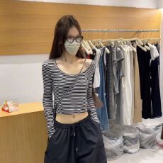 批发气质U领条纹长袖t恤女早秋韩系修身短款防晒罩衫别致露脐辣妹<b class='q'>上衣</b>