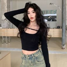 批发已发货 长袖内搭T恤女装冬季收腰<b class='q'>显瘦</b>u领打底衫别致上衣