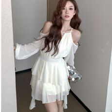 批发已发货 挂脖露肩<b class='q'>连衣裙</b>女法式绝美收腰<b class='q'>荷叶边</b>长袖a字裙