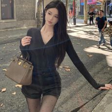 批发已出货 纯欲纽扣v领长袖<b class='q'>t</b><b class='q'>恤</b>女修身显瘦气质外穿打底上衣