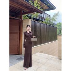 批发已出货 棕红色长袖连衣裙女新年战袍修身收腰显身材气质长裙子