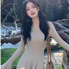 批发已出货 打底v领针织连衣裙子女早秋季2025新款清纯掐腰百褶裙