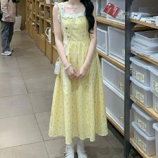 批发已出货 黄色方领碎花连衣裙子女2026春季新款飞飞袖夏季长裙