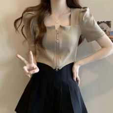 批发<b class='q'>白色</b>方领双拉链<b class='q'>短袖</b><b class='q'>T</b><b class='q'>恤</b>女夏泡泡袖收腰不规则下摆辣妹短款上衣