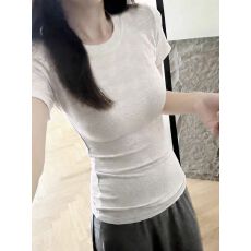 批发浅灰色微透圆领<b class='q'>短袖</b><b class='q'>T</b><b class='q'>恤</b>女夏修身显瘦基础款百搭紧身内搭上衣