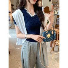 批发撞色 V 领麻花纹针织<b class='q'>短袖</b> 学院风修身显瘦短款上衣女