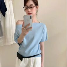 批发黑白条纹露肩针织<b class='q'>短袖</b> 宽松显瘦斜肩设计感上衣女