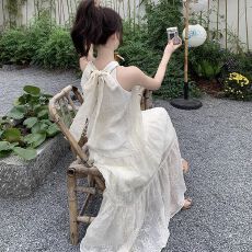 批发米白色挂脖露背<b class='q'>蕾丝</b><b class='q'>连衣裙</b>女 温柔风显瘦气质长款仙女裙