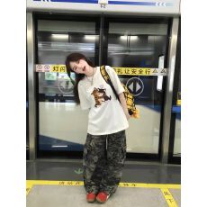 批发白色卡通人物印花短袖 T 恤 美式复古<b class='q'>街头</b>风宽松百搭上衣