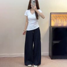 白色V领侧边褶皱收腰显瘦修身百搭简约基础款圆下摆短袖T恤女款