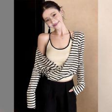 批发条纹撞色吊带<b class='q'>两件套</b>上衣女 设计感露肩收腰显瘦辣妹风<b class='q'>长袖</b> T 恤