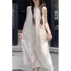 批发韩版甜美杏色挂脖仙女连衣<b class='q'>裙</b>夏季新款宽松气质高级感露肩无袖长<b class='q'>裙</b>