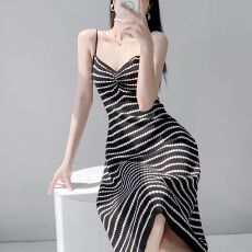 批发已出货 纯欲风辣妹条纹连衣裙女夏季新款V领过膝中长裙收腰显瘦针