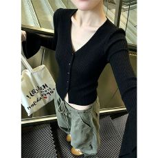 批发高级感V领喇叭袖黑色针织<b class='q'>开衫</b>女秋装韩系叠穿内搭打底修身上衣冬