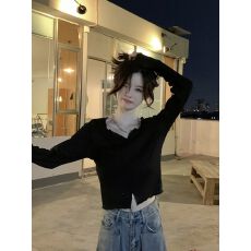 批发纯欲辣妹白色正肩长袖<b class='q'>t</b><b class='q'>恤</b>女设计感小众V领修身显瘦冬上衣 上新款