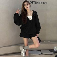 批发慵懒风灰色长袖V领连帽卫衣春秋季新款宽松休闲显瘦高腰<b class='q'>短裤</b><b class='q'>套装</b>