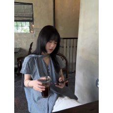 批发chic夏季小个子宽松巨好看的短袖衬衫女新款v领设计感飘带衬衣女