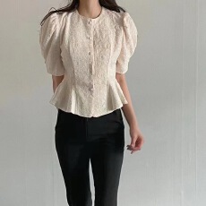 批发已出 chic<b class='q'>夏</b>季法式圆领单排扣暗纹提花喇叭袖荷叶边衬衫上衣女