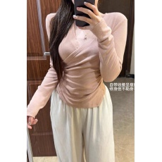 批发徳绒 粉色<b class='q'>v领</b>长袖修身<b class='q'>T</b><b class='q'>恤</b>女秋冬巨好看的韩系设计感小众短款上衣