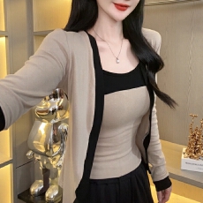 批发官图  小个子<b class='q'>韩版</b>时尚套装女2026秋季新款撞色吊带开衫外套两件套
