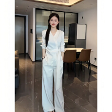 批发官图  轻奢风洋气套装女2025秋季新款斜扣v领衬衫高腰<b class='q'>长裤</b>两件套