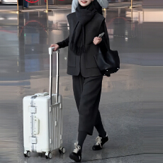 批发官图  韩版时尚洋气叠穿套装女2025冬季新款高级慵懒小个子穿搭潮