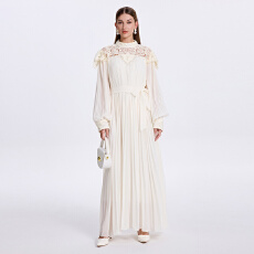 批发2026年春实拍法式重工花边拼接水晶吊坠立领收腰显瘦优雅百褶长裙