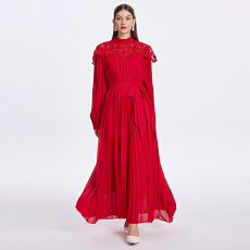 批发2026年春实拍法式重工花边拼接水晶吊坠立领收腰显瘦优雅百褶长裙