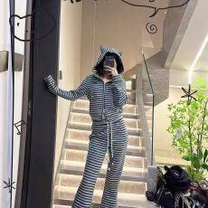 批发休闲运动条纹<b class='q'>时尚</b>套装女春秋搭配一整套耳朵连帽上衣微喇裤两件套