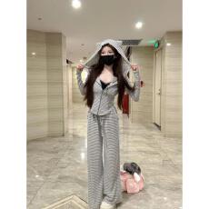批发早秋修身显瘦设计感网红风连帽<b class='q'>条纹</b><b class='q'>开衫</b>上衣背心+阔腿长裤套装女