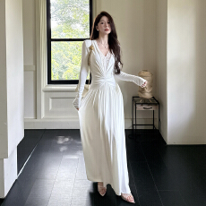 批发蕾丝拼接纯欲风v领长袖<b class='q'>连衣裙</b>女秋季修身收腰裙子设计感大摆长裙