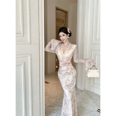 性感v领喇叭袖蕾丝连衣裙女春季纯欲风紧身绑带显瘦收腰包臀长裙