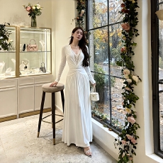 批发法式复古<b class='q'>蕾丝</b>拼接V领白色长袖<b class='q'>连衣裙</b>女2025早秋性感修身包臀长裙