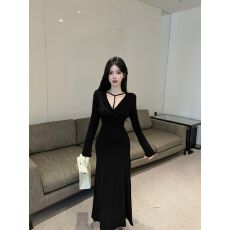 批发温柔纯欲风设计感褶皱包臀长裙女新款气质性感显瘦百搭长袖<b class='q'>连衣裙</b>