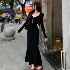 批发黑色长袖内搭打底秋冬连衣裙子女2026新款千金风法式<b class='q'>气质</b>包臀长裙