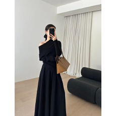 批发御姐气质穿搭一字肩黑色连衣裙子女2026秋冬新款法式掐腰长裙套装