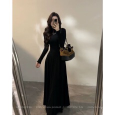 批发深秋初冬黑色长袖打底连衣裙子女秋季高级感气质收腰<b class='q'>修身</b>内搭长裙