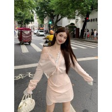 批发<b class='q'>蕾丝</b>拼接一字肩长袖衬衫连衣裙女冬季修身收腰短裙纯欲风包臀裙子