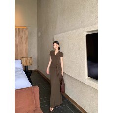 批发复古气质V领连衣裙女春季2026新款收腰显瘦配腰带短袖垂感长裙子