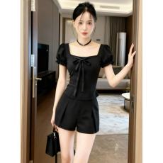 批发高级感<b class='q'>时尚</b>套装女士夏季新款减龄显瘦修身方领上衣短裤<b class='q'>休闲</b>两件套