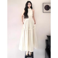 批发法式海边度假气质挂脖杏色连衣裙女夏季收腰捏褶无袖吊带A字长裙