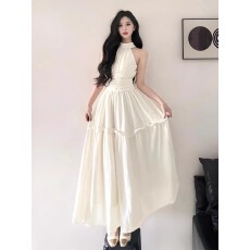 批发夏季流行穿搭法式氛围感无袖挂脖连衣裙小个子温柔风收腰别致长裙